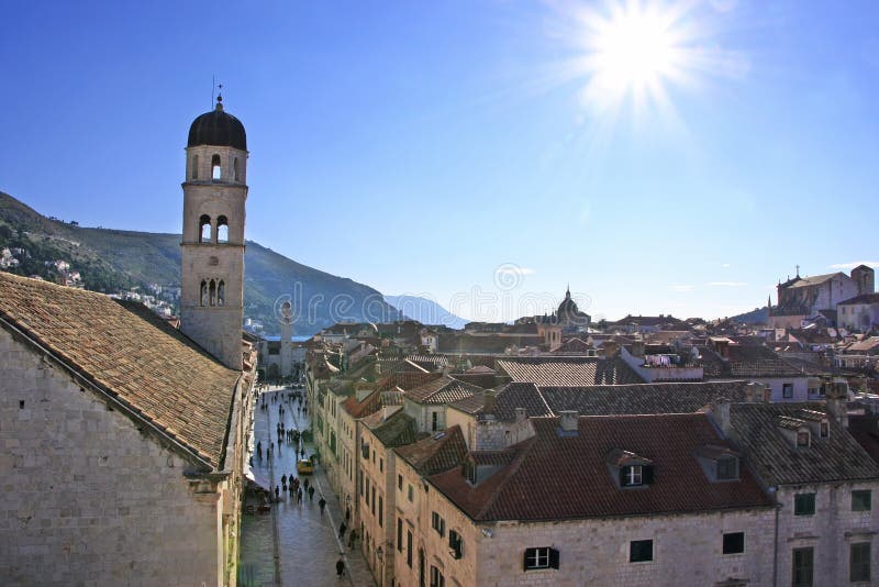 Stradun, Hauptstraße der alten Stadt, Dubrovnik lizenzfreie stockbilder Stradun, Hauptstraße der alten Stadt, Dubrovnik lizenzfreie stockbilder