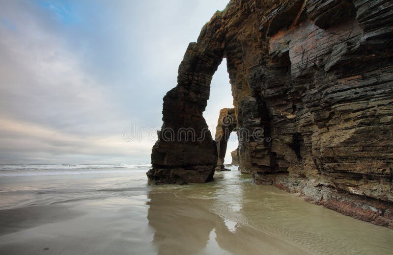 Strand av domkyrkorna i Ribadeo, Spanien royaltyfria bilder Strand av domkyrkorna i Ribadeo, Spanien royaltyfria bilder
