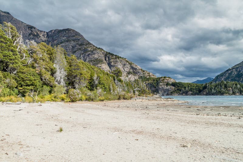 Strand Bij Bahia Lopez-baai In Nahuel Huapi-meer Stock Foto
