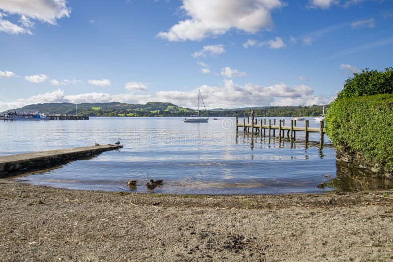 Strand und Boote Ambleside lizenzfreies stockbild Strand und Boote Ambleside lizenzfreies stockbild