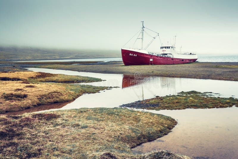 Stranded Ship in Iceland editorial photography. Image of iceland - 80960897