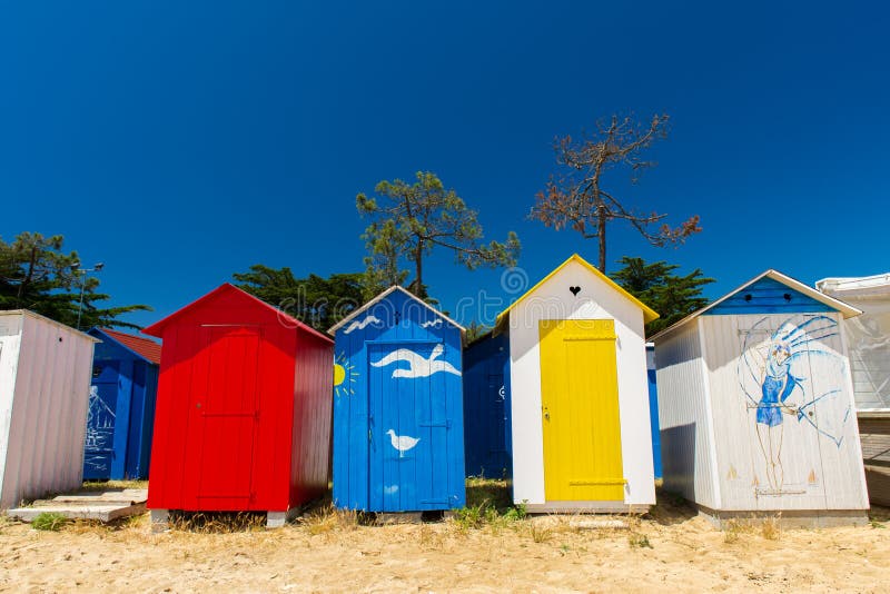 Stranden förlägga i barack den Oleron ön royaltyfri bild Stranden förlägga i barack den Oleron ön royaltyfri bild