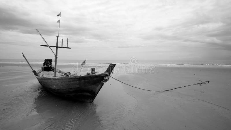 strandfartygfiske som landar gammalt trä royaltyfri foto strandfartygfiske som landar gammalt trä royaltyfri foto