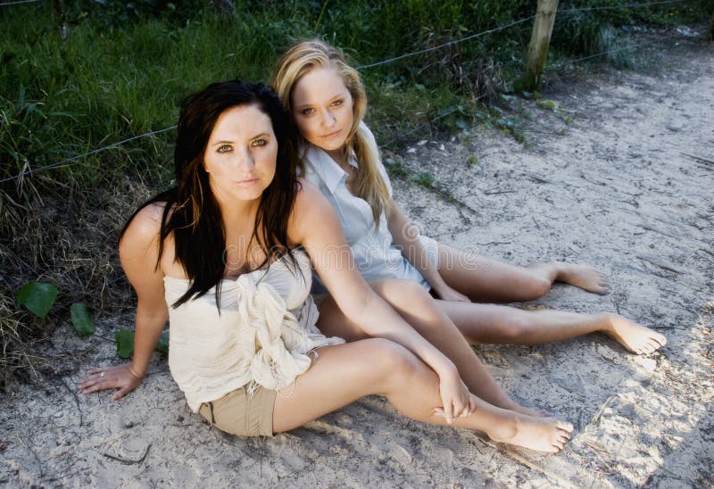strandflickor royaltyfri bild strandflickor royaltyfri bild