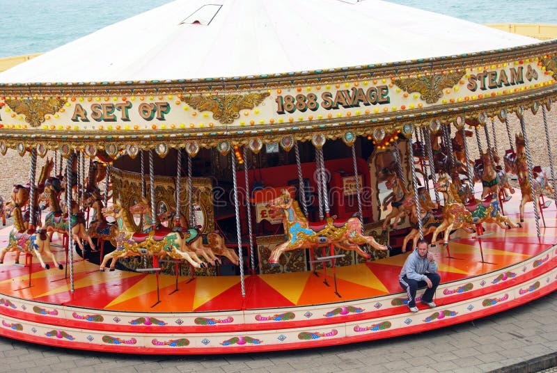 Strandnahes Karussell, Brighton lizenzfreie stockfotos Strandnahes Karussell, Brighton lizenzfreie stockfotos