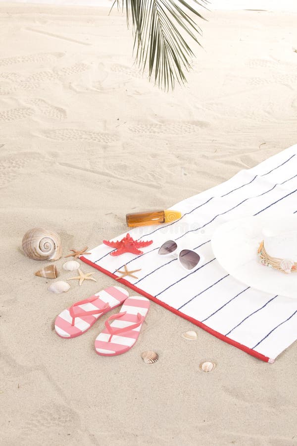 Strandpunten op zand voor de pretzomer royalty-vrije stock foto Strandpunten op zand voor de pretzomer royalty-vrije stock foto