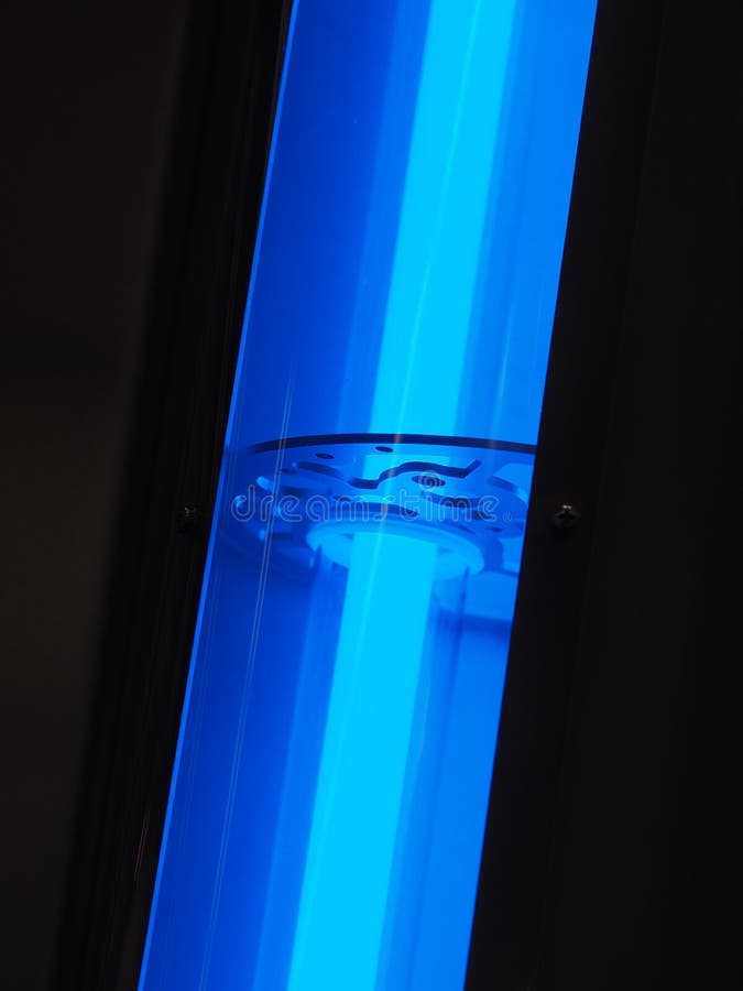 Blue UV light source in an industrial pipe arrangement