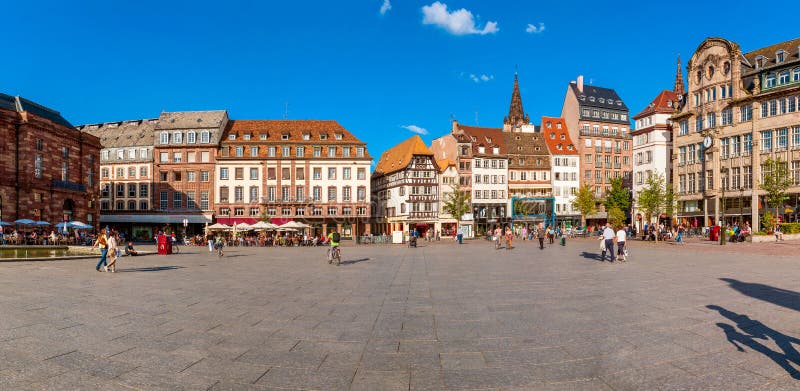 Strasbourg, Alsácia, França, o 22 de junho de 2012 Opinião Kleber Square fotos de stock Strasbourg, Alsácia, França, o 22 de junho de 2012 Opinião Kleber Square fotos de stock