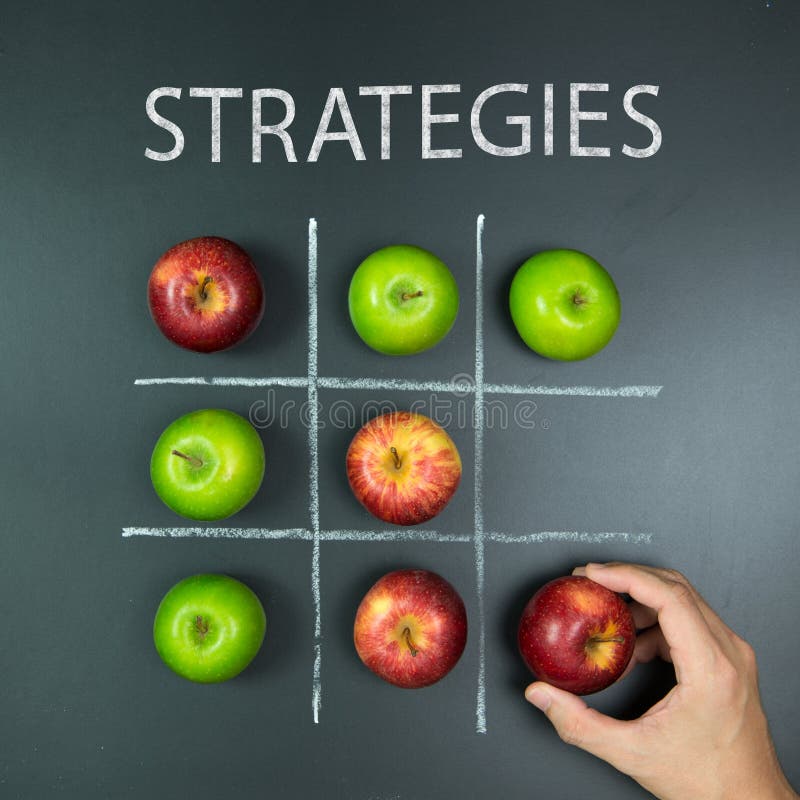 Strategiekonzept mit Tic tac-Zehenspiel stockbild Strategiekonzept mit Tic tac-Zehenspiel stockbild