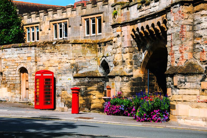 Stratford em cima de Avon, Reino Unido Cabine de telefone britânica vermelha fotos de stock royalty free Stratford em cima de Avon, Reino Unido Cabine de telefone britânica vermelha fotos de stock royalty free