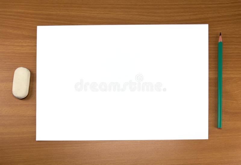 Strato e matita bianchi immagini stock libere da diritti Strato e matita bianchi immagini stock libere da diritti