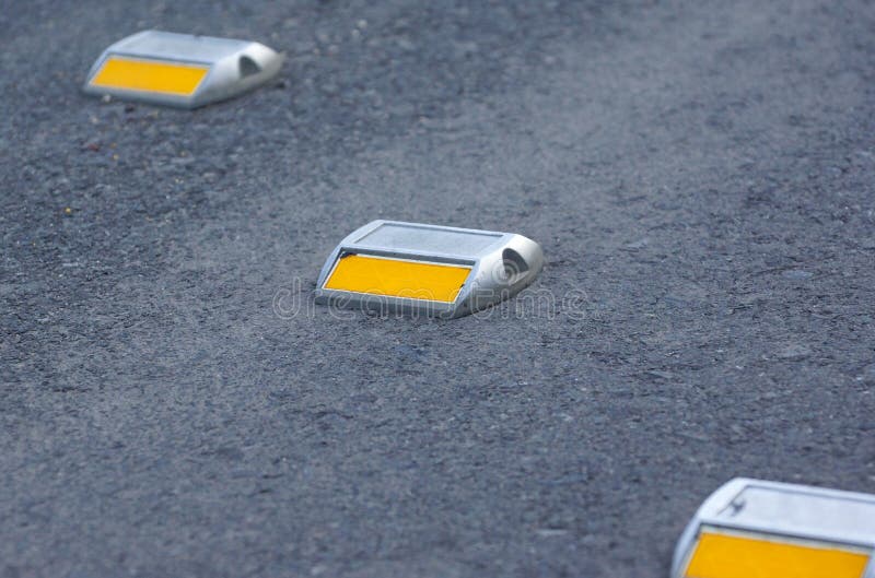 SOLUSTRE Straßenreflektor - Doppelseitiger Fahrbahnmarkierer Für Auffahrten