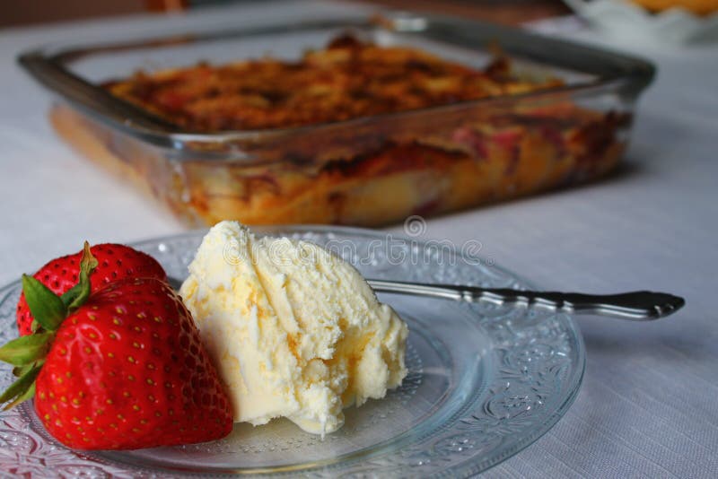Strawberries ice cream and cake - selective focus royalty free stock photography Strawberries ice cream and cake - selective focus royalty free stock photography