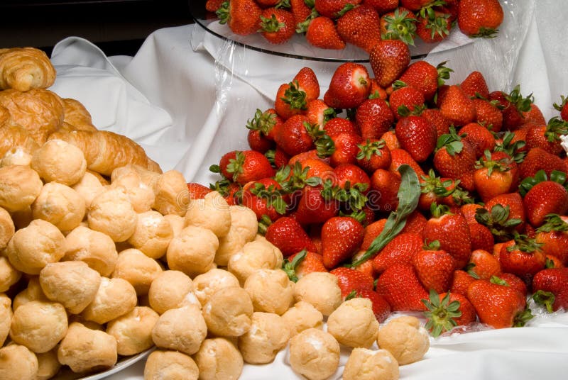 Strawberries and Lemon Puffs