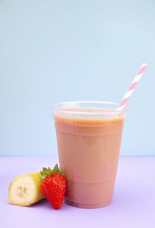 https://thumbs.dreamstime.com/b/strawberry-banana-smoothie-disposable-plastic-cup-strawberry-banana-smoothie-disposable-plastic-cup-126826217.jpg