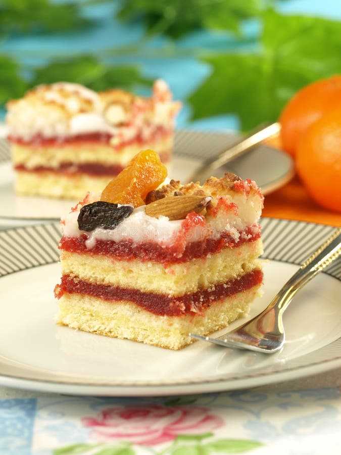 Strawberry cake with dried fruits