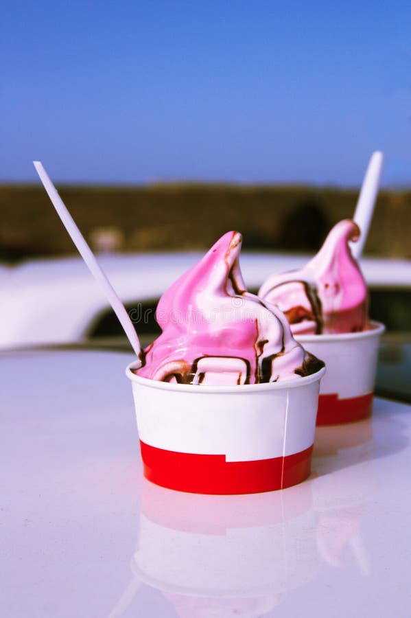 Strawberry and cream ice cream and chocolate sauce stock photography Strawberry and cream ice cream and chocolate sauce stock photography