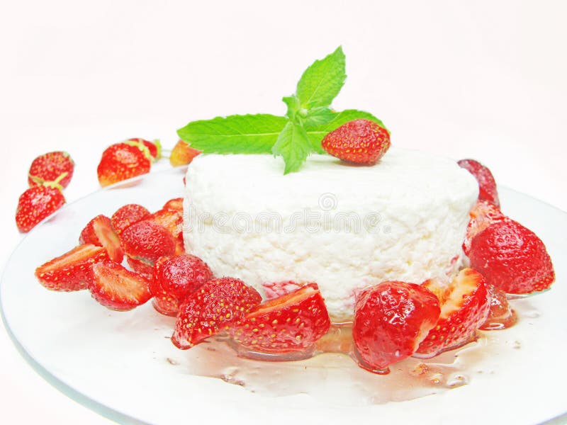 Strawberry dessert with pudding