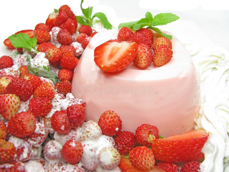 Strawberry fruit dessert with pudding