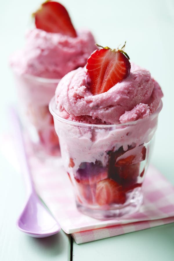 Strawberry ice cream with fresh strawberries