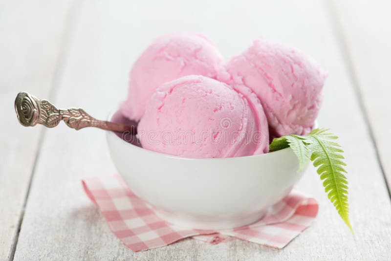 https://thumbs.dreamstime.com/b/strawberry-ice-cream-bowl-scoops-pink-spoon-rustic-wooden-vintage-table-background-61061137.jpg