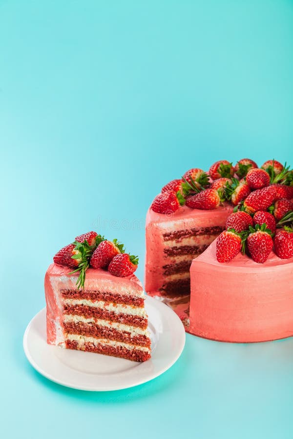 Strawberry mascarpone cake with fresh berries and rosemary leaves royalty free stock images Strawberry mascarpone cake with fresh berries and rosemary leaves royalty free stock images