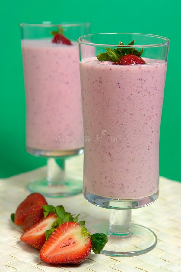 Slúžil jahodový smoothie.