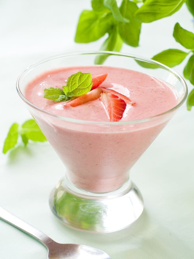 Strawberry yoghurt dessert