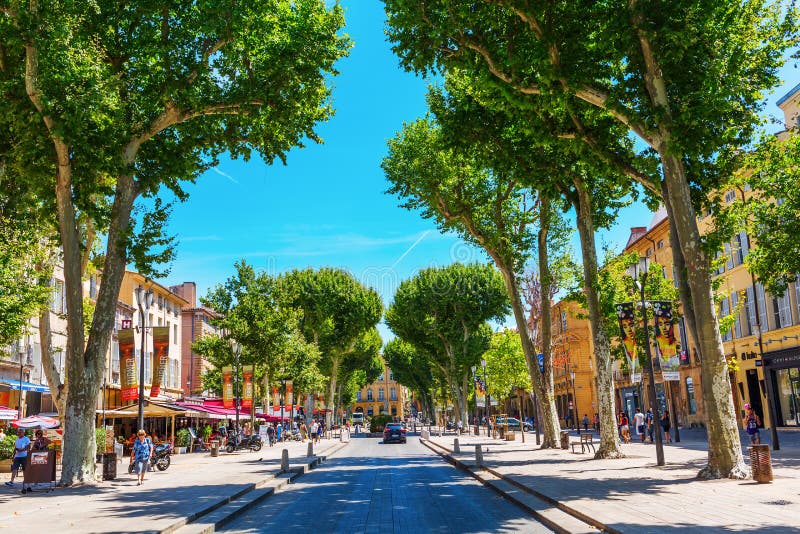Straße Cours Mirabeau in Aix-en-Provence lizenzfreie stockfotos Straße Cours Mirabeau in Aix-en-Provence lizenzfreie stockfotos