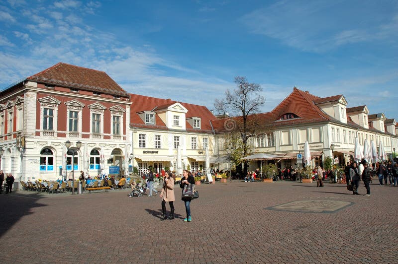 Luisenplatz und Brandenburgstraße in Potsdam lizenzfreies stockbild