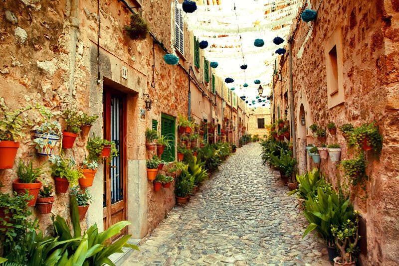 Straße in Valldemossa-Dorf stockfotografie Straße in Valldemossa-Dorf stockfotografie