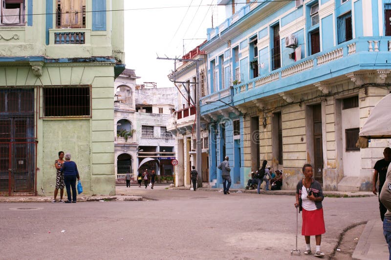 Straße in zentralem Havana in Kuba lizenzfreie stockfotografie Straße in zentralem Havana in Kuba lizenzfreie stockfotografie