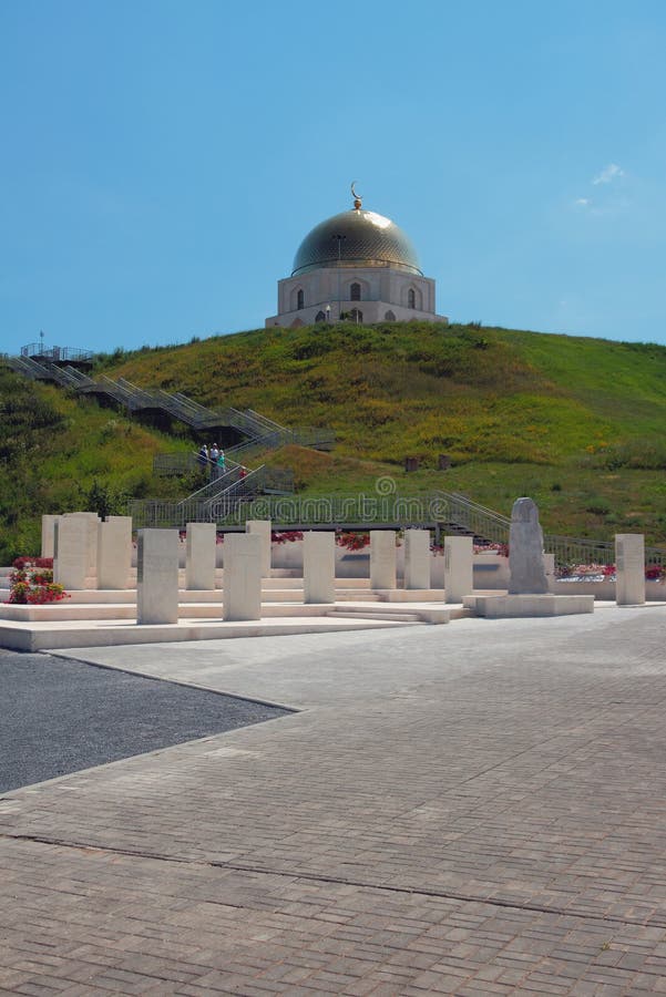 Straße zu denkwürdiger Zeichen ` Annahme von Islam ` Bulgar, Russland stockbilder Straße zu denkwürdiger Zeichen ` Annahme von Islam ` Bulgar, Russland stockbilder