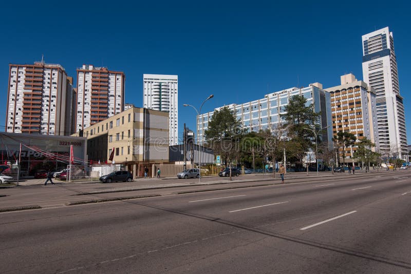 Straßen und Gebäude von Curitiba-Stadt stockfotografie Straßen und Gebäude von Curitiba-Stadt stockfotografie