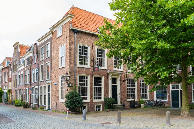 Straßenbild von Pieterskerkhof in Leiden, die Niederlande stockfotos Straßenbild von Pieterskerkhof in Leiden, die Niederlande stockfotos