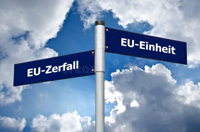 Straßenschild, das Wahl zwischen EU-Einheit und Deintegration Deutschtext symbolisiert stockfotos Straßenschild, das Wahl zwischen EU-Einheit und Deintegration Deutschtext symbolisiert stockfotos