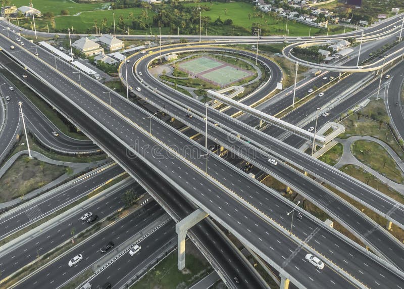 Straßenverkehr in der Stadt bei Thailand stockbild Straßenverkehr in der Stadt bei Thailand stockbild