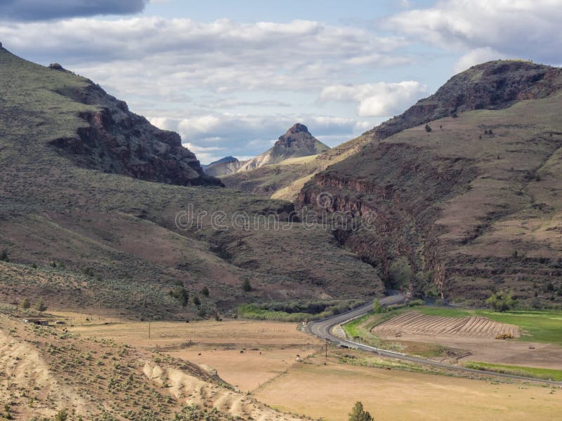 Highway curves through Picture Gorge in the Ochoco Mountains of eastern Oregon. Highway curves through Picture Gorge in the Ochoco Mountains of eastern Oregon.