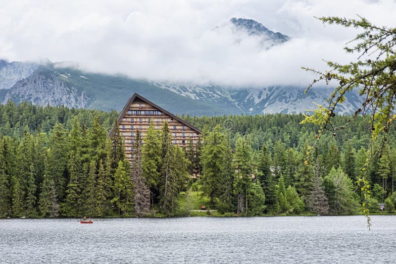 Štrbské pleso, Slovensko, sezónní přírodní scenérie