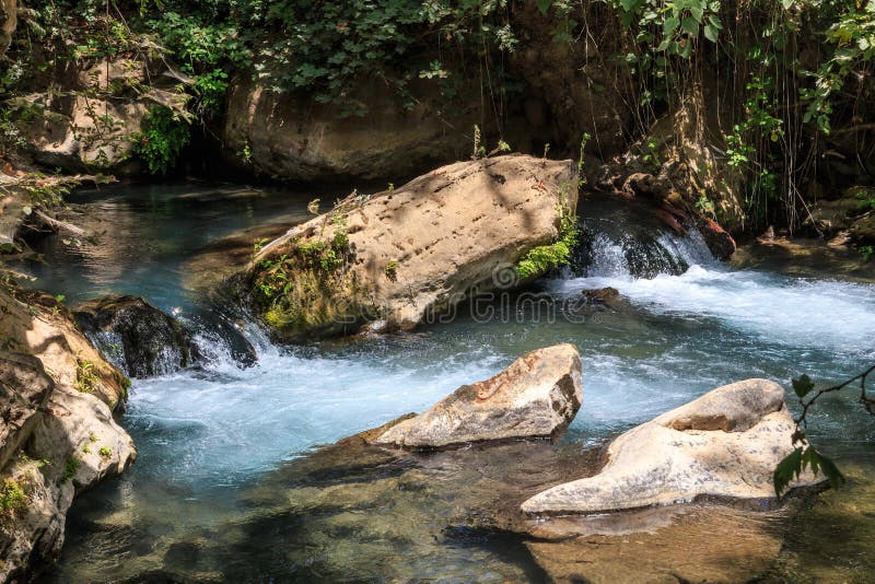 Bach Hermon mit Banias Fall, Golanhöhen, Israel Stock Photo - Alamy