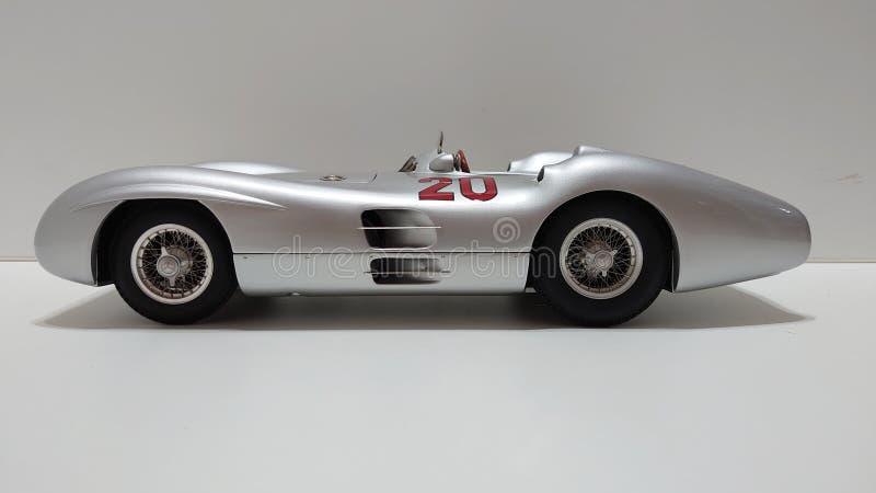 Streamliner Мерседес бенц W196R стрелок макета Цмк 1/18 автомобильный немецкий серебряный гоночных шасси. W196R автомобиля Mercedes benz Streamliner 1/18 Цмк макета