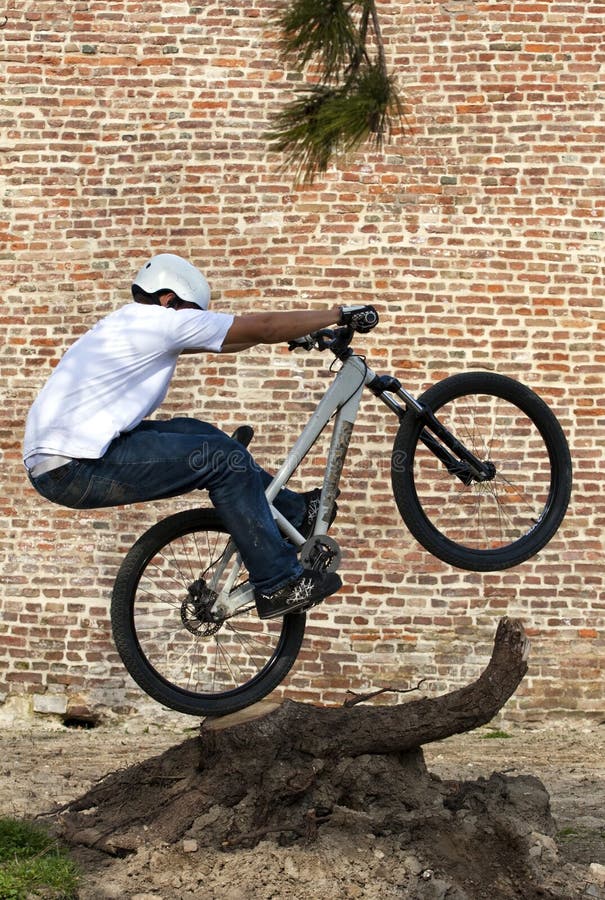 Street MTB / BMX bike trick