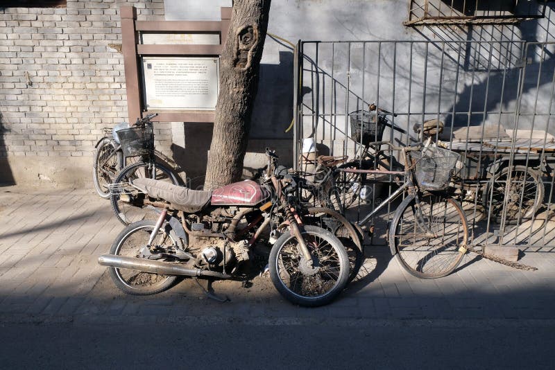 Street Scene with Bicycle and Motorbike in front of a courtyard door in Beijing royalty free stock images Street Scene with Bicycle and Motorbike in front of a courtyard door in Beijing royalty free stock images