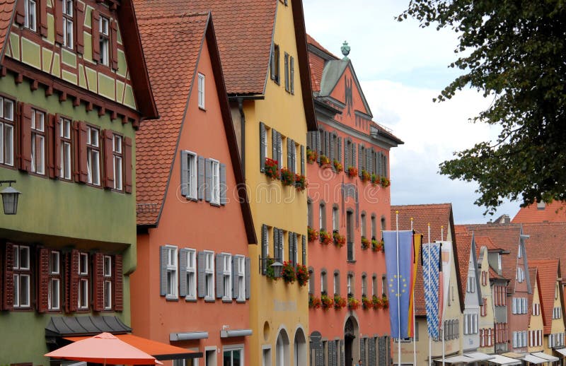 Street with several houses from the various colors and the many windows in the town of Dinkelsbuhl in Germany royalty free stock images Street with several houses from the various colors and the many windows in the town of Dinkelsbuhl in Germany royalty free stock images