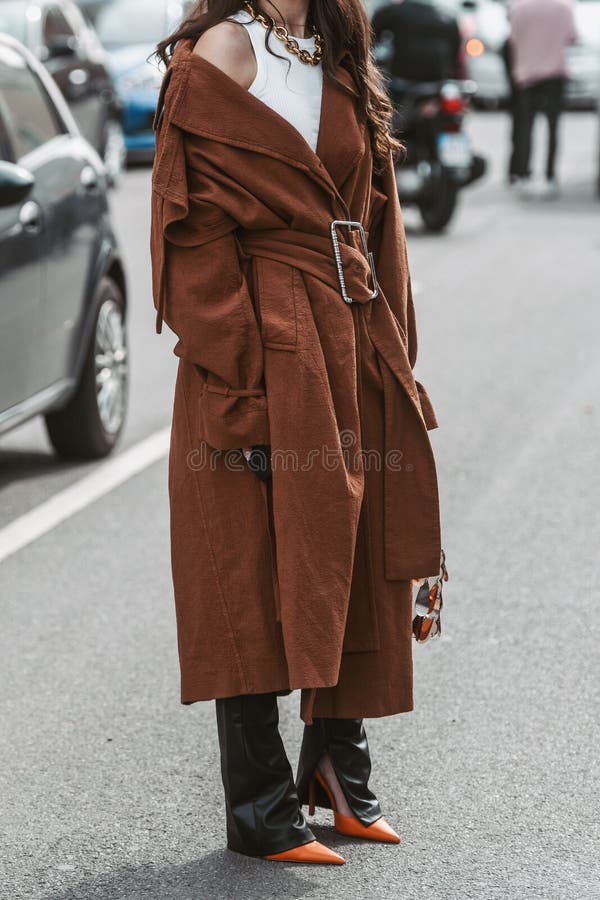 MILAN - JANUARY 13: Woman with brown checkered Louis Vuitton bag