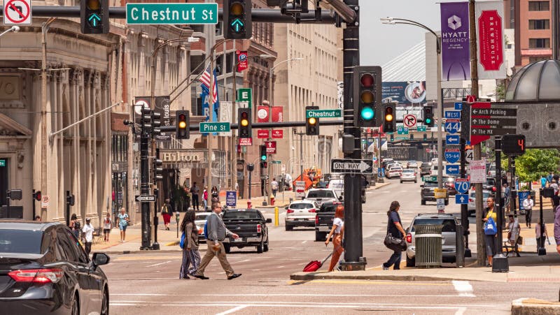 Street Traffic In St Louis - SAINT LOUIS. USA - JUNE 19, 2019 Editorial Photo - Image of ...
