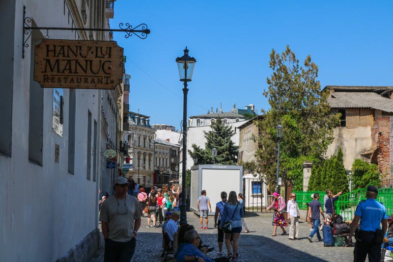 Streetlife in Boekarest, Roemenië Spruit in 2018 stock foto Streetlife in Boekarest, Roemenië Spruit in 2018 stock foto