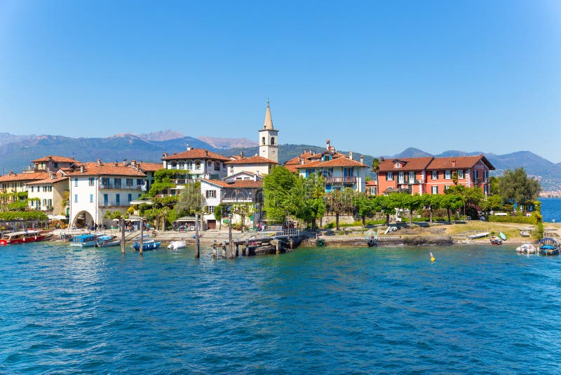 Stresa, Verbania, Италия - 21-ое апреля 2017: Взгляд острова Fisherm стоковые фото Stresa, Verbania, Италия - 21-ое апреля 2017: Взгляд острова Fisherm стоковые фото