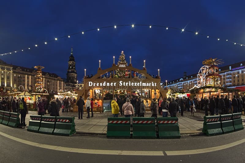 Striezelmarkt w Drezdeńskim jeden Niemcy ` s starzy boże narodzenia wprowadzać na rynek obraz royalty free Striezelmarkt w Drezdeńskim jeden Niemcy ` s starzy boże narodzenia wprowadzać na rynek obraz royalty free