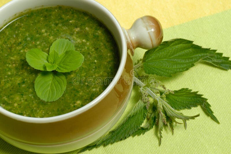 Stringing nettle soup